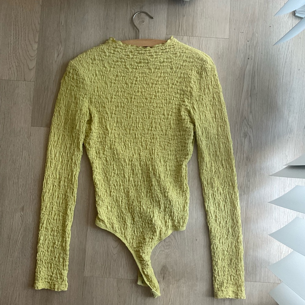 Astr The Label Light Green Textured Open Back Women's Bodysuit Size M